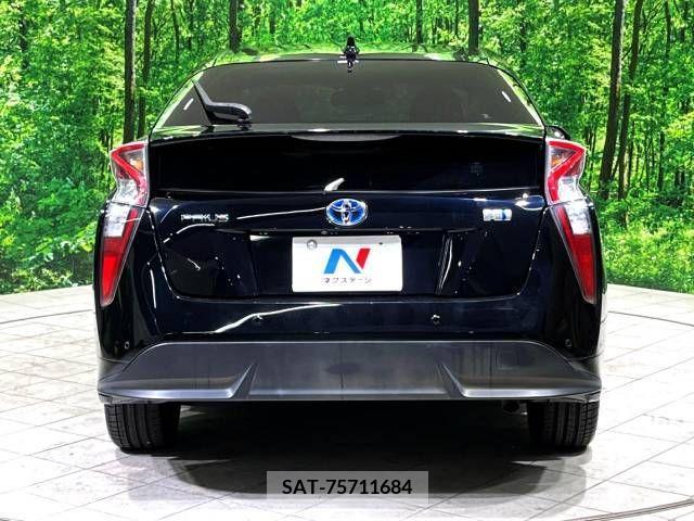 Toyota PRIUS 2016-01 366346-17