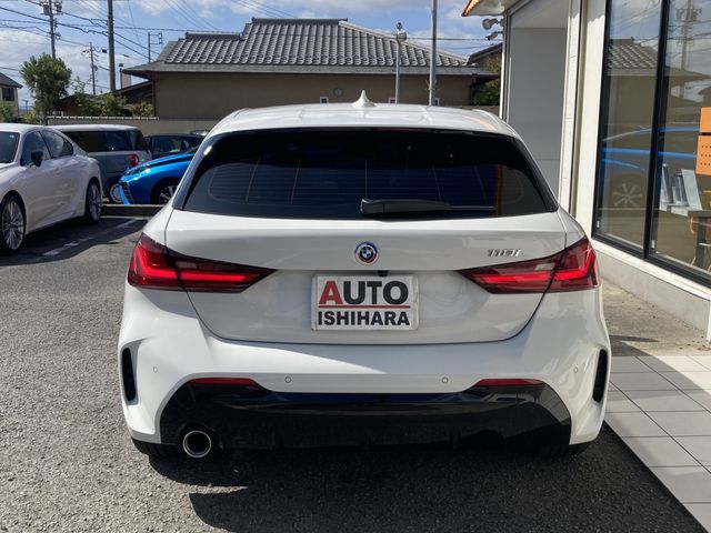 Bmw 1 SERIES 2022-06 23812-3
