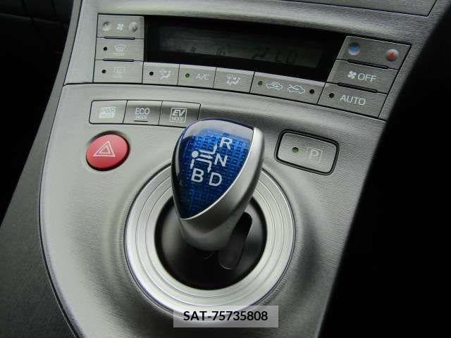 Toyota PRIUS 2013-01 235886-14