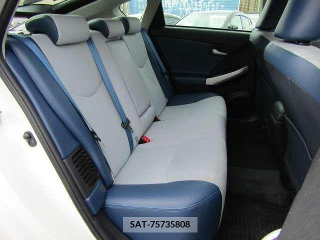 Toyota PRIUS 2013-01 235886-18