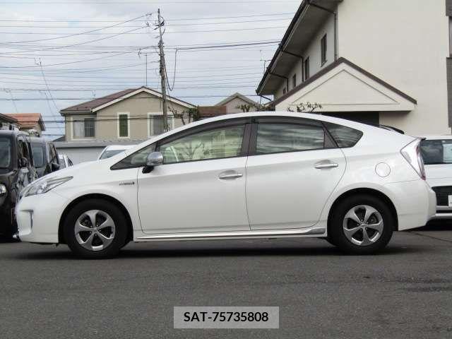 Toyota PRIUS 2013-01 235886-4