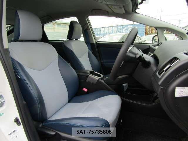 Toyota PRIUS 2013-01 235886-17