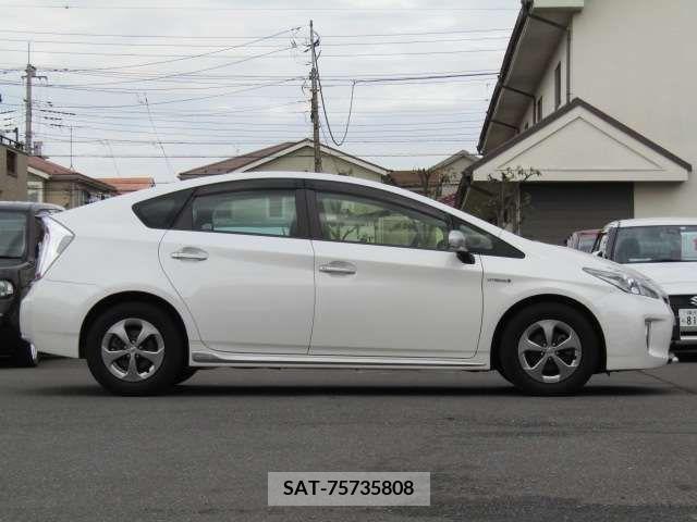 Toyota PRIUS 2013-01 235886-3