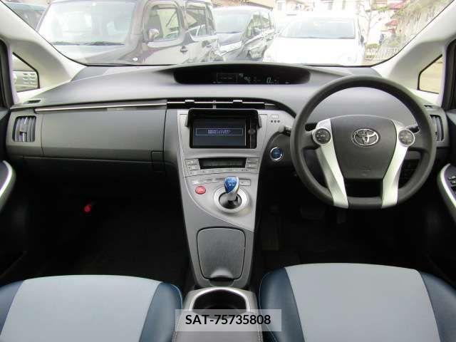 Toyota PRIUS 2013-01 235886-16