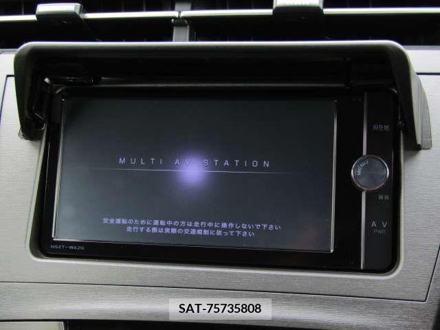 Toyota PRIUS 2013-01 235886-10