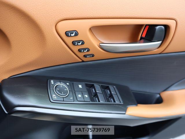 Lexus IS 2023-12 391850-17