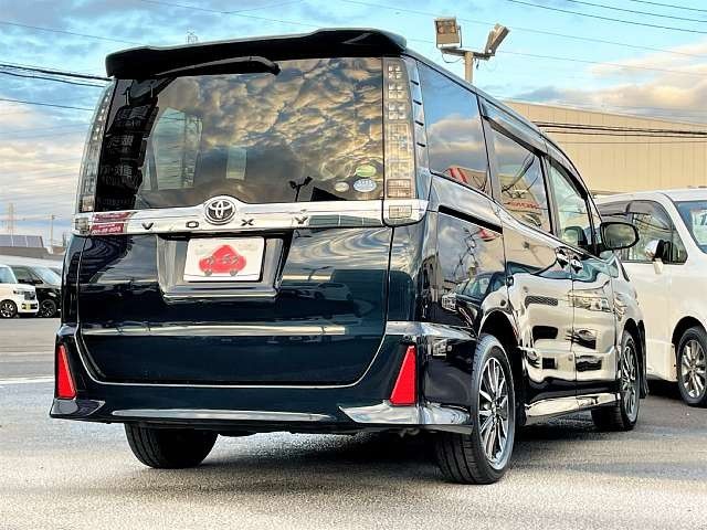 Toyota VOXY 2015-01 184042-2