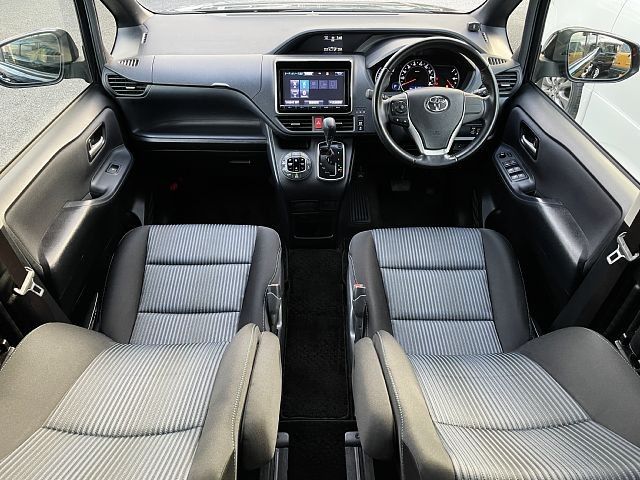 Toyota VOXY 2015-01 184042-1