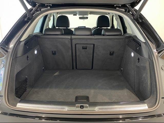 Audi Q3 2016-06 5384-17