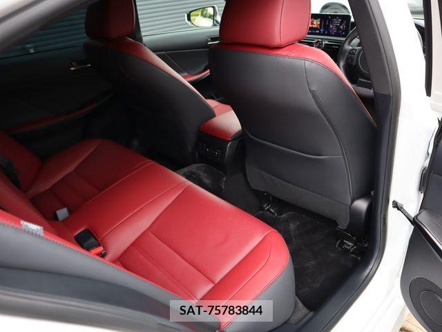 Lexus IS 2023-12 297908-10