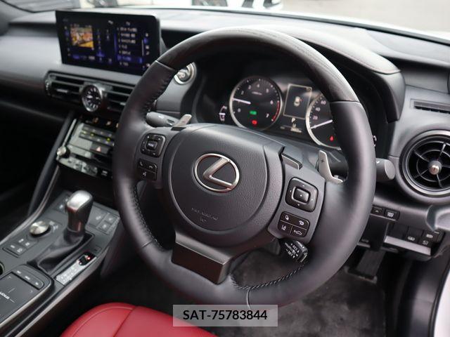 Lexus IS 2023-12 297908-12