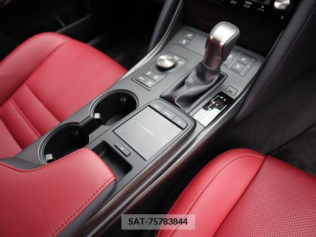 Lexus IS 2023-12 297908-15