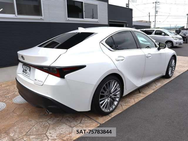 Lexus IS 2023-12 297908-6
