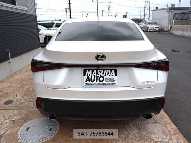 Lexus IS 2023-12 297908-5