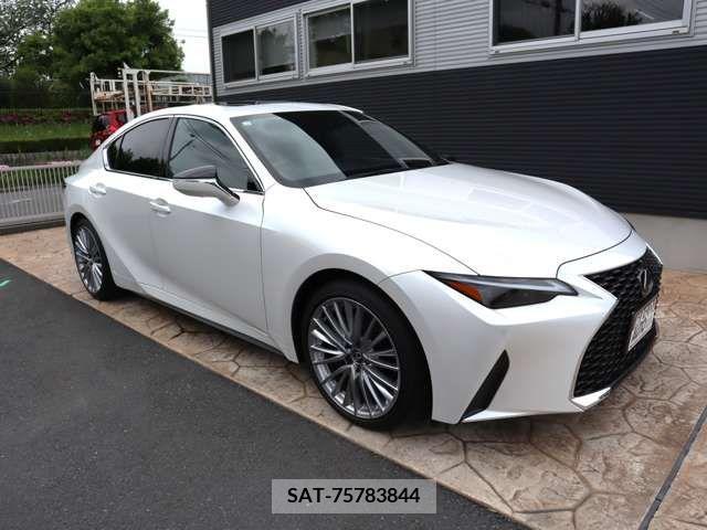 Lexus IS 2023-12 297908-2