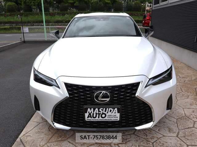 Lexus IS 2023-12 297908-1