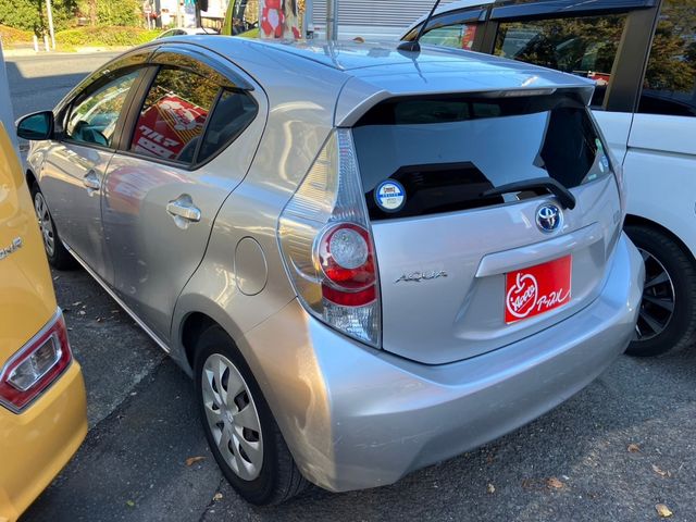 Toyota AQUA 2012-12 189998-3