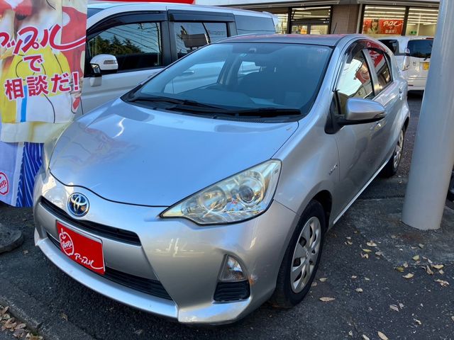 Toyota AQUA 2012-12 189998-1