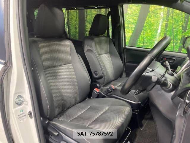 Toyota VOXY 2017-12 321556-8