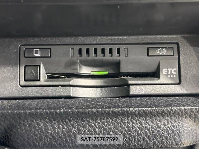 Toyota VOXY 2017-12 321556-7