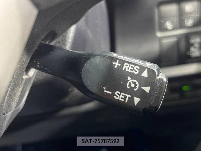 Toyota VOXY 2017-12 321556-6