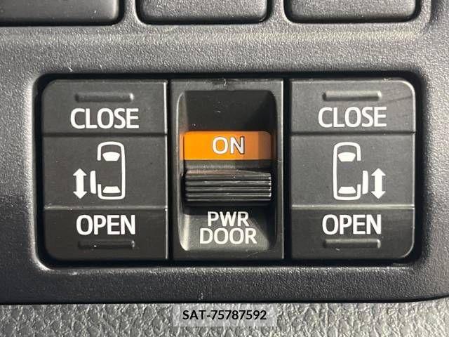 Toyota VOXY 2017-12 321556-5
