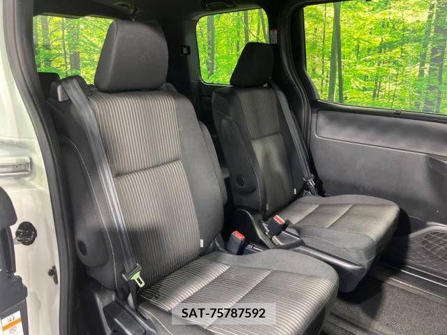 Toyota VOXY 2017-12 321556-9