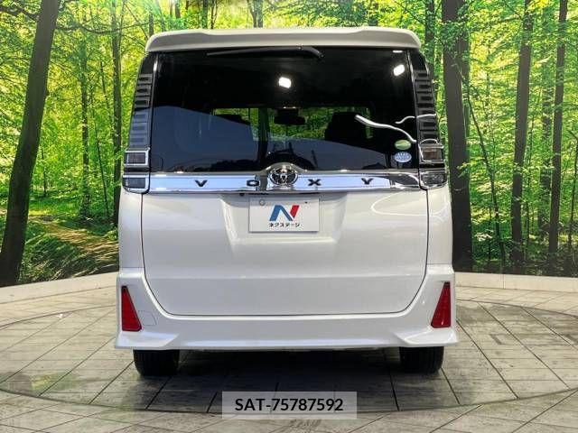 Toyota VOXY 2017-12 321556-16