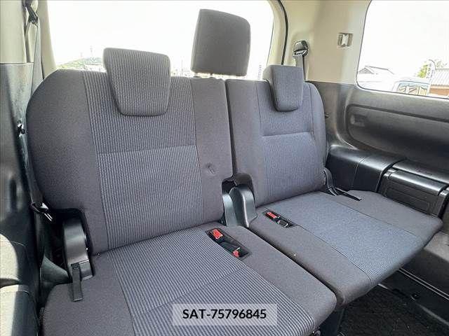 Toyota NOAH 2019-11 279556-19