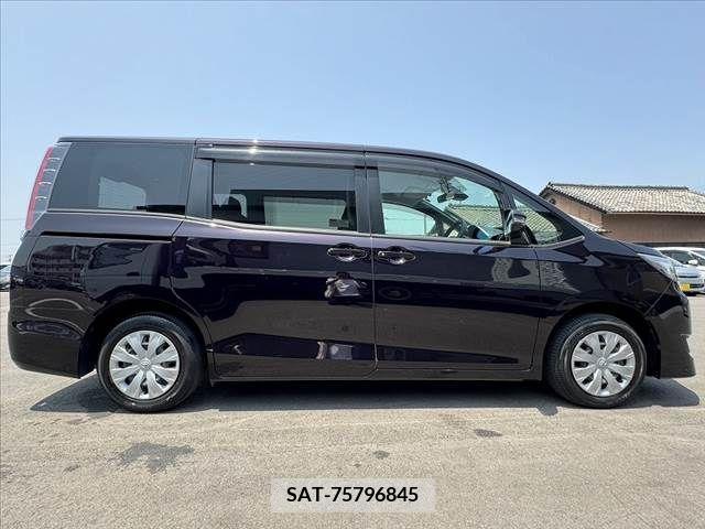 Toyota NOAH 2019-11 279556-11