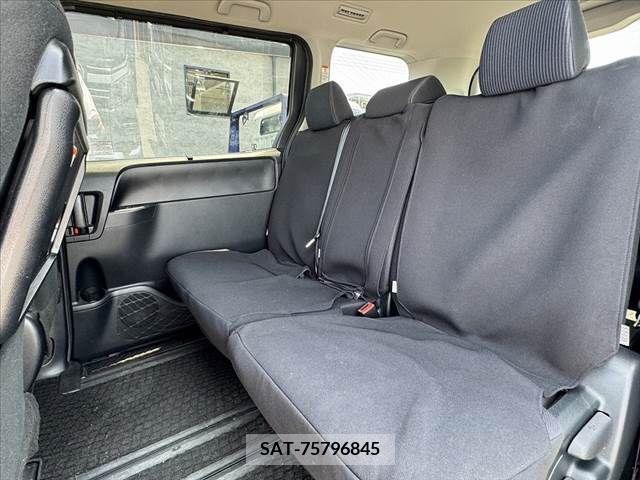 Toyota NOAH 2019-11 279556-18