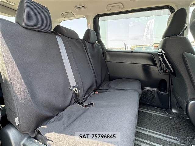 Toyota NOAH 2019-11 279556-17