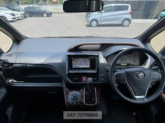 Toyota NOAH 2019-11 279556-1