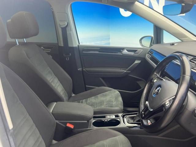 VolksWagen GOLF TOURAN 2017-10 189260-7