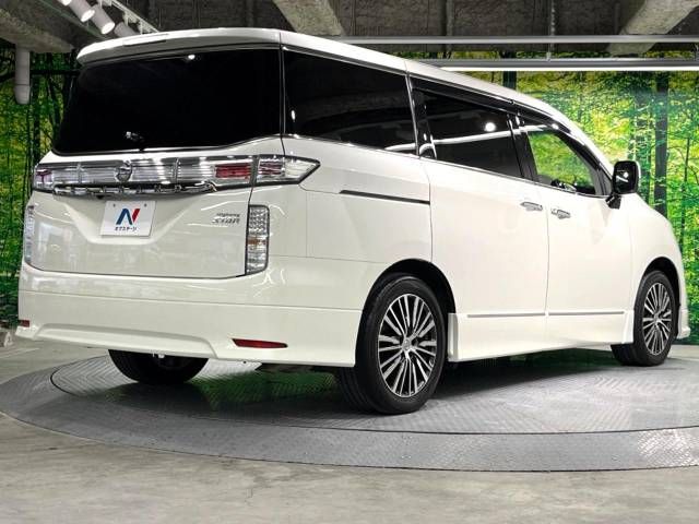 Nissan ELGRAND 2014-08 13926-17