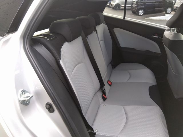 Toyota PRIUS 2016-11 27155-18
