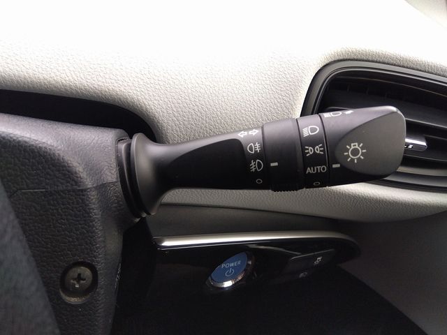 Toyota PRIUS 2016-11 27155-25