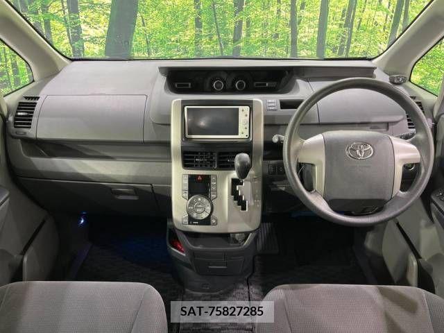 Toyota VOXY 2009-11 349031-1