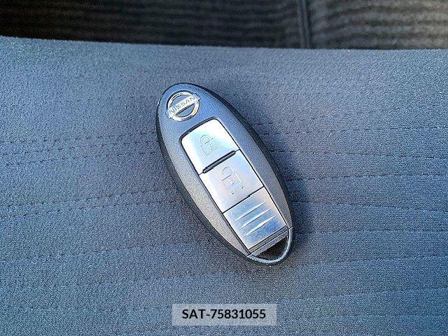 Nissan CUBE 2011-04 214696-11