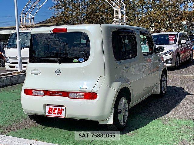 Nissan CUBE 2011-04 214696-2