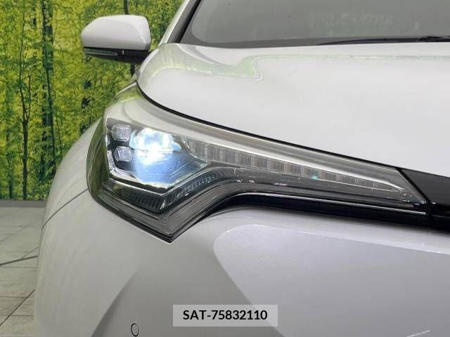 Toyota C-HR 2017-11 346649-12