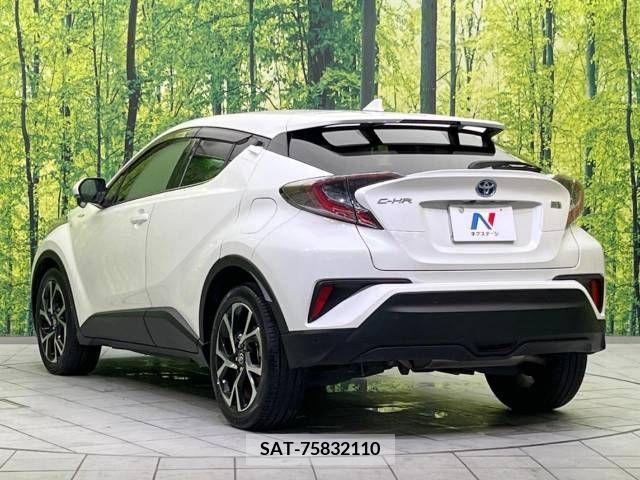 Toyota C-HR 2017-11 346649-17