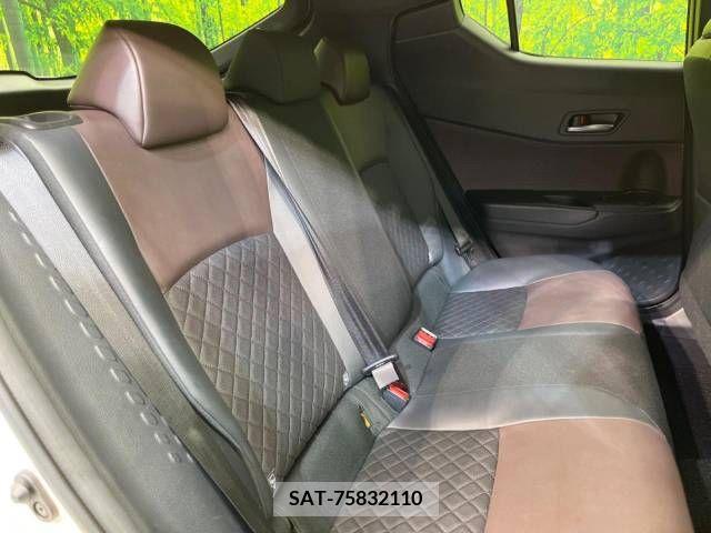 Toyota C-HR 2017-11 346649-9