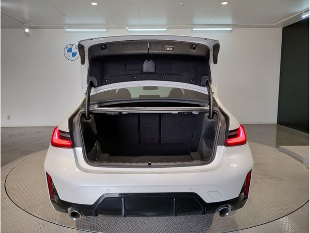 Bmw 3 SERIES 2023-02 16974-19