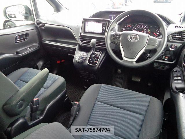 Toyota VOXY 2017-10 214287-9