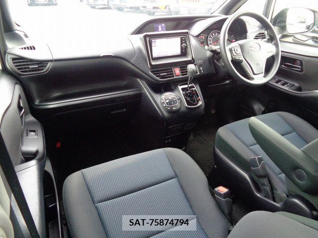 Toyota VOXY 2017-10 214287-10
