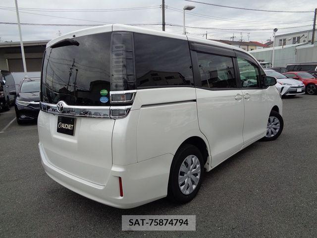 Toyota VOXY 2017-10 214287-2
