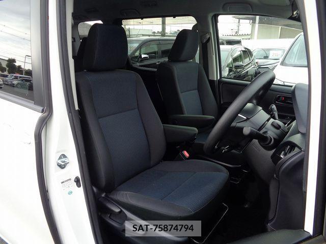 Toyota VOXY 2017-10 214287-3