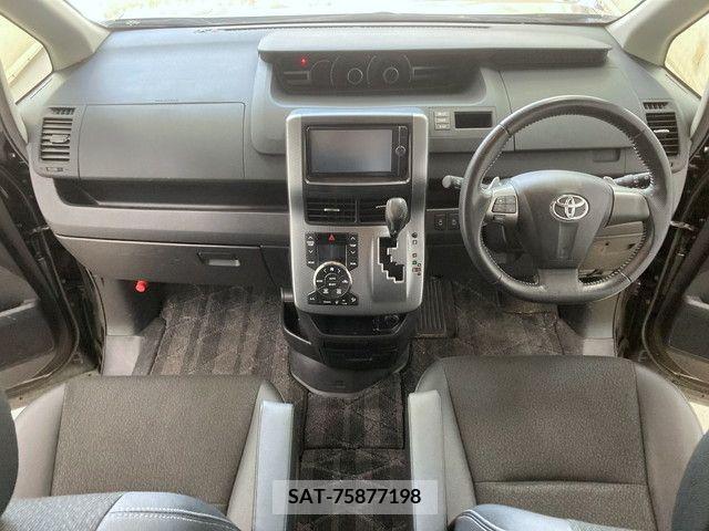 Toyota VOXY 2013-09 289004-1