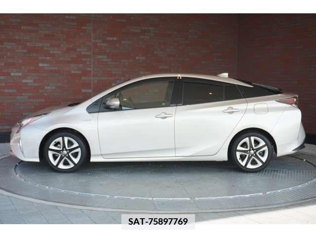 Toyota PRIUS 2016-06 366355-1